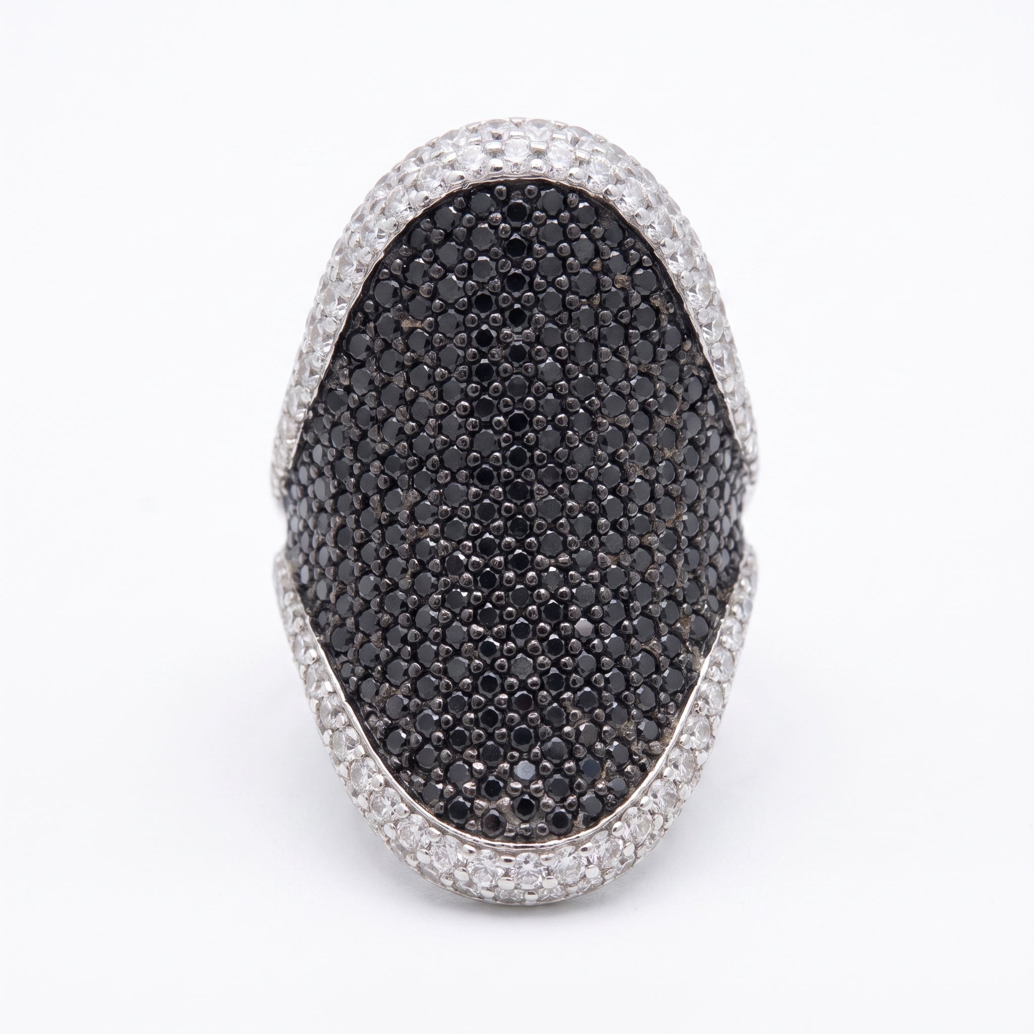 Noir Pavé